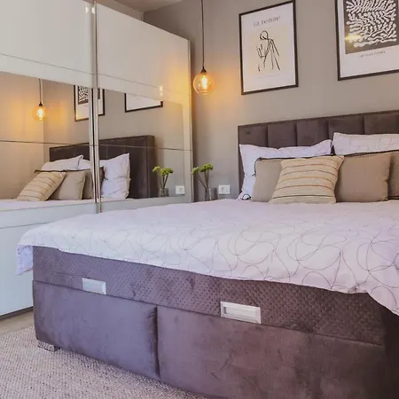 Andrija شقة شيبينيك